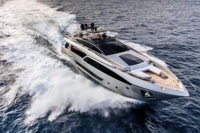 A Riva Argo 90 jacht még állva is gyorsnak tűnik