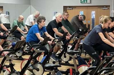 Parkinson-kórban szenvedőknek szóló spinningórák segítik az emberek tüneteinek enyhítését